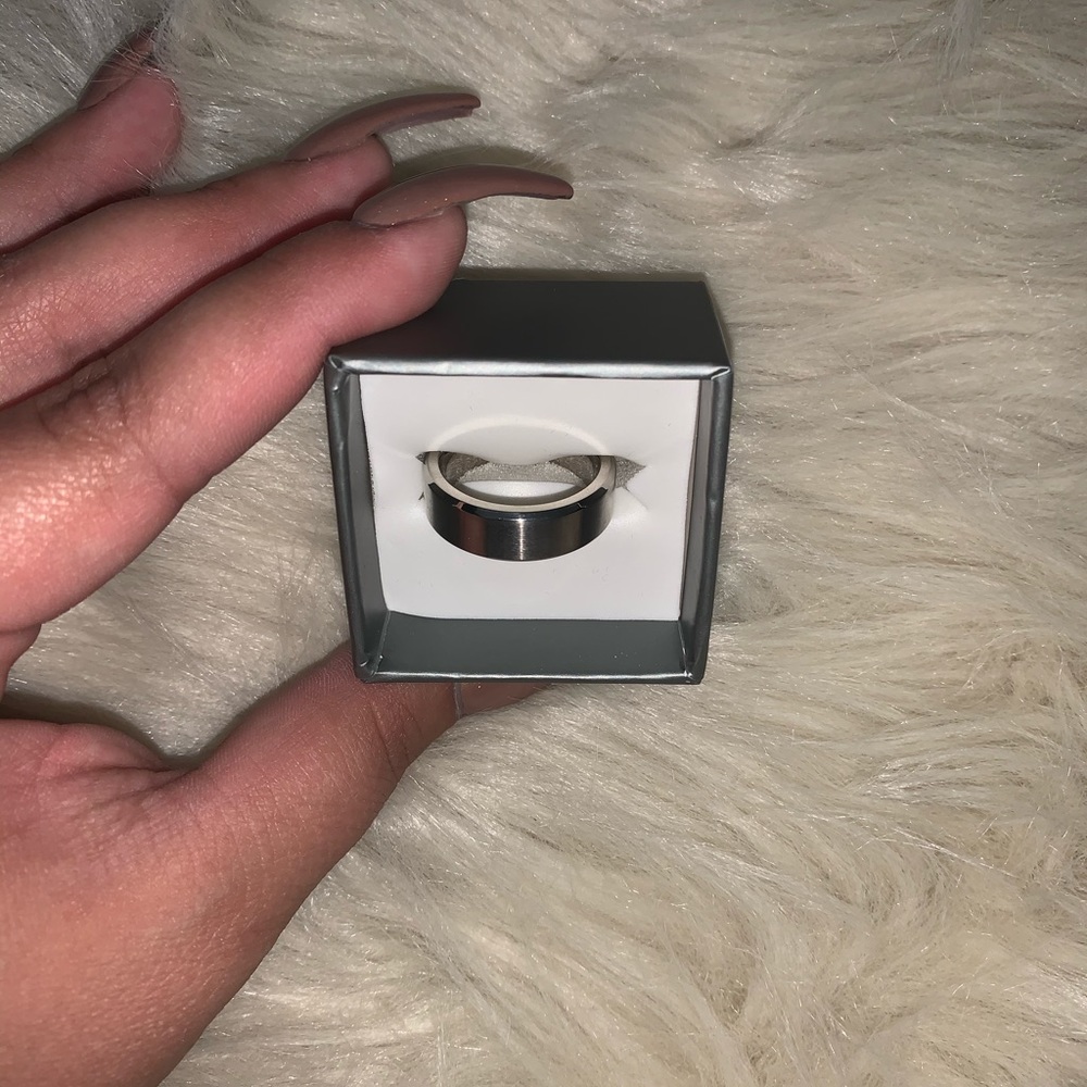 Engagement ring - Picture 5 of 5
